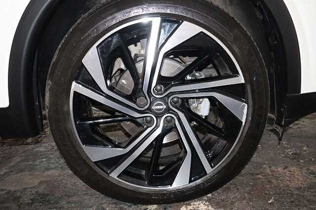 Nissan Qashqai 1.3 DIG-T MHEV Tekna+ XTRON Euro 6 (s/s) 5dr