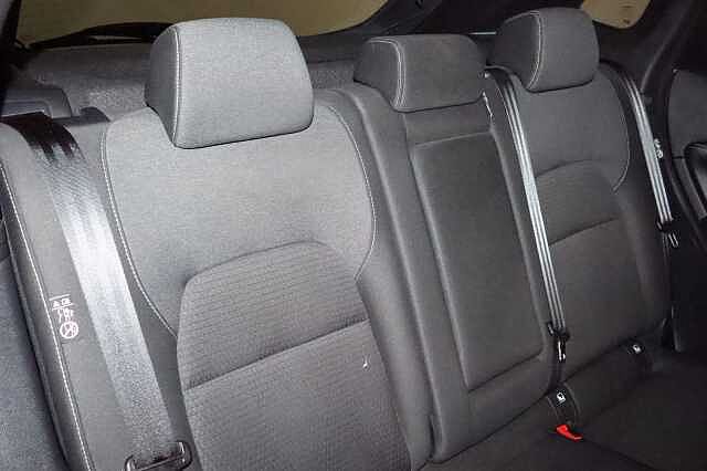 Nissan Qashqai 1.3 DIG-T MHEV Premiere Edition Euro 6 (s/s) 5dr