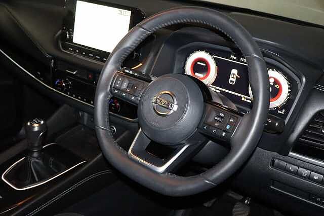 Nissan Qashqai 1.3 DIG-T MHEV Premiere Edition Euro 6 (s/s) 5dr