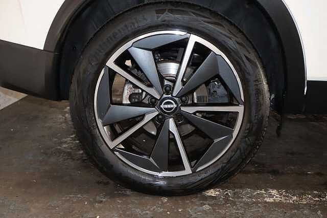 Nissan Qashqai 1.3 DIG-T MHEV Tekna XTRON Euro 6 (s/s) 5dr