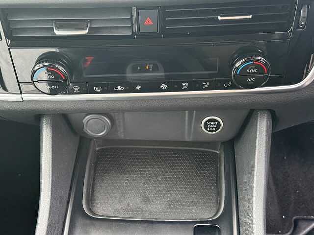 Nissan Qashqai 1.3 DIG-T MHEV Acenta Premium XTRON Euro 6 (s/s) 5dr