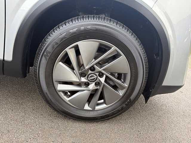 Nissan Qashqai 1.3 DIG-T MHEV Acenta Premium XTRON Euro 6 (s/s) 5dr