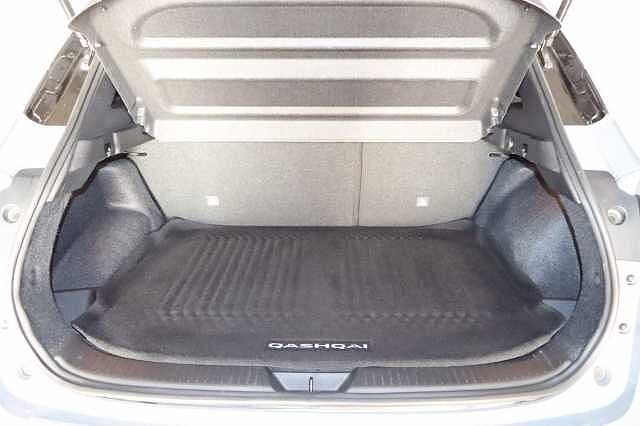 Nissan Qashqai 1.3 DIG-T MHEV Premiere Edition Euro 6 (s/s) 5dr